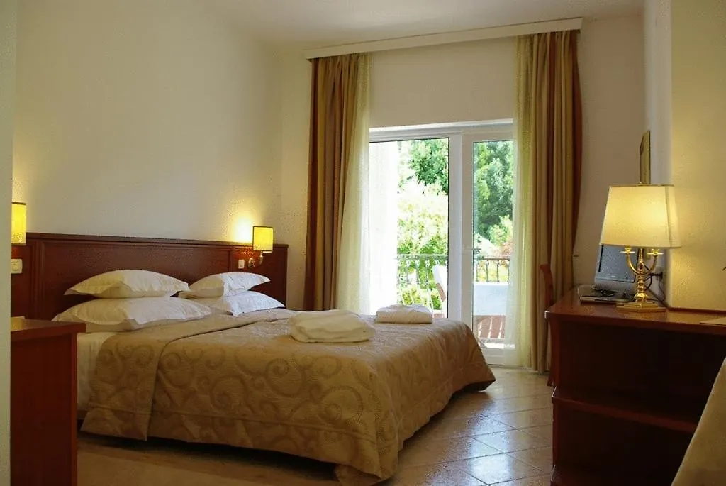 Hotel Villa Vera Lovran 4*,